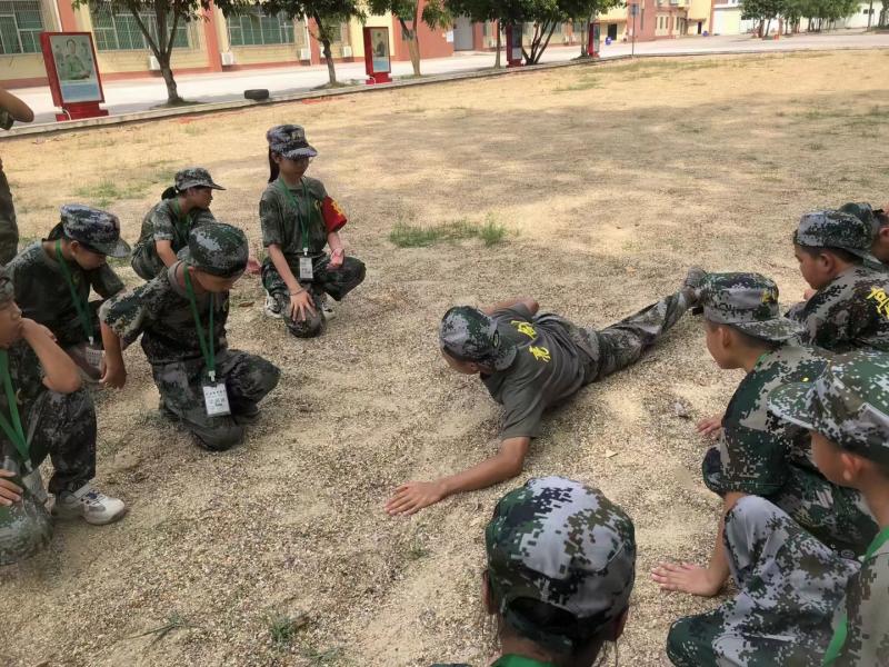 男孩子该怎么养？来武汉亮剑军事夏令营